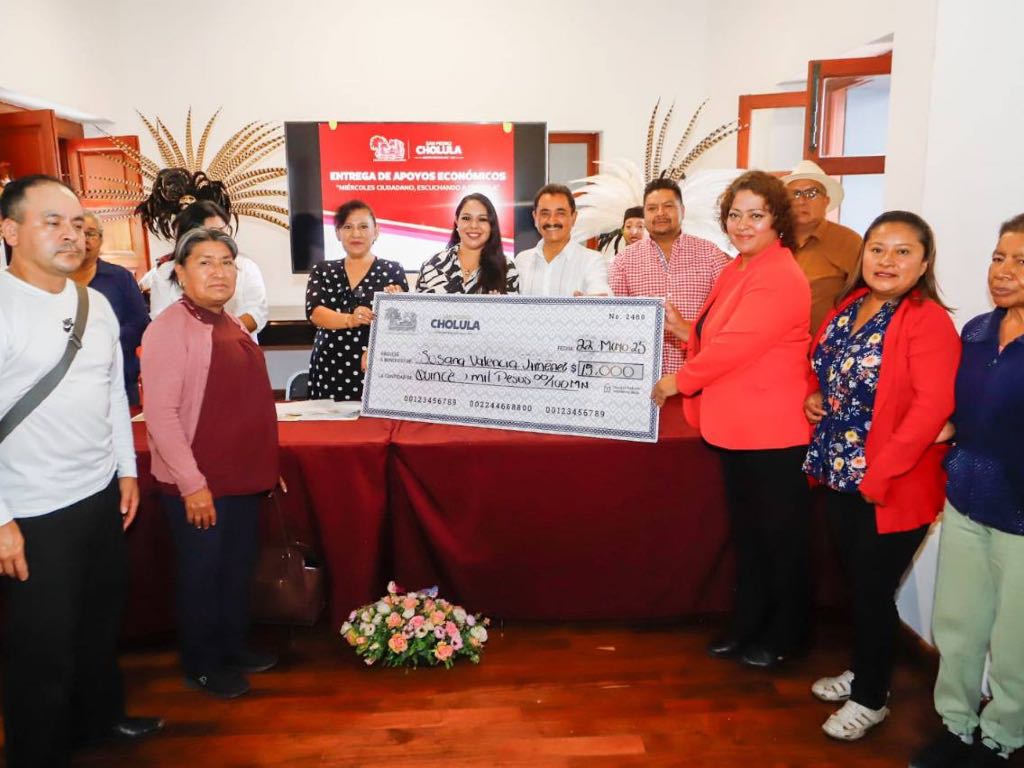 Entregan apoyos económicos en Miércoles Ciudadanos de Cholula.