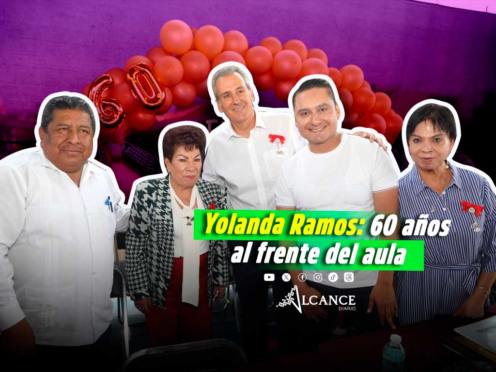 Reconocen a la maestra Yolanda Ramos por 60 años de servicio educativo en Puebla Capital
