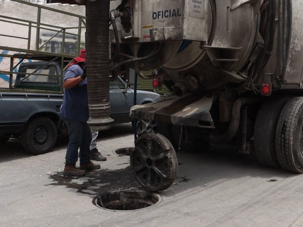 Supervisan labores de desazolve previo al inicio de la Feria de Cuautlancingo