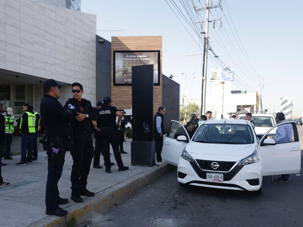 Iniciativa para regular taxis colectivos se analiza; ley no se aplica por región: Tanús