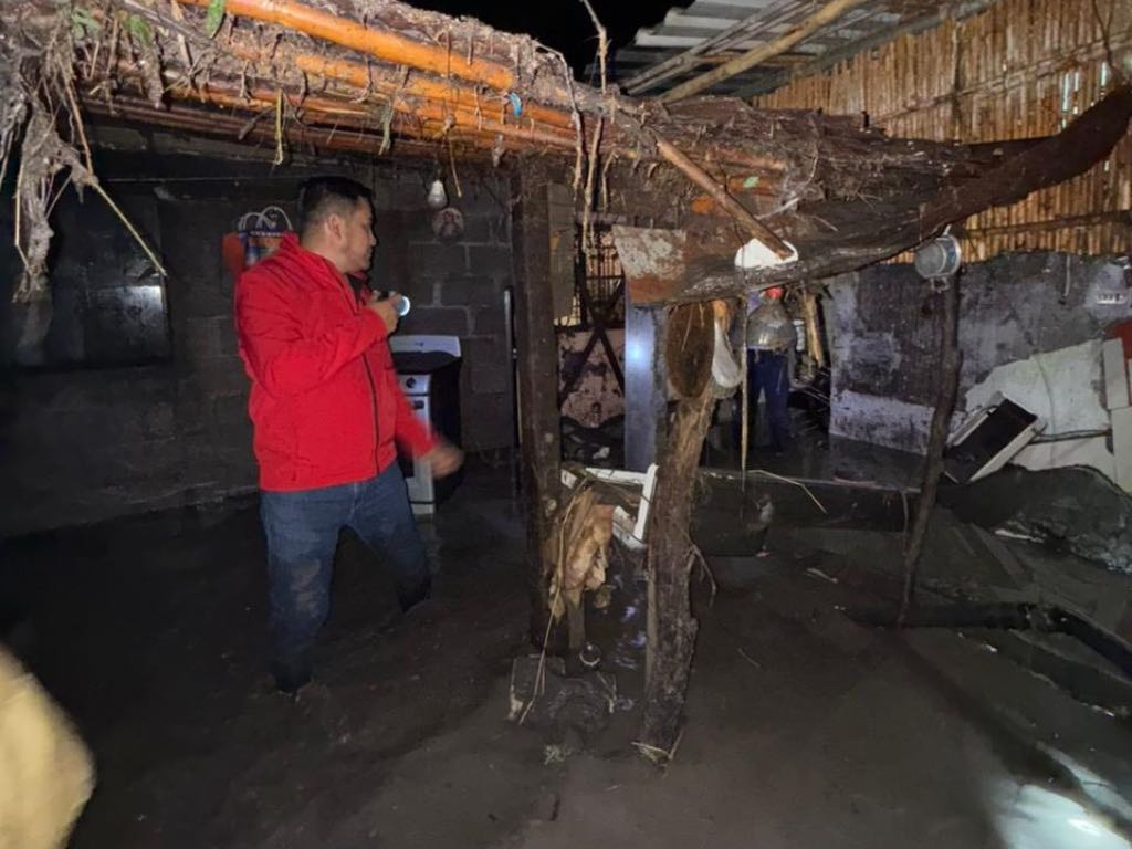 Habilitan albergues y dan apoyo a familias damnificadas por lluvias en Chignahuapan, Tepeojuma e Izúcar
