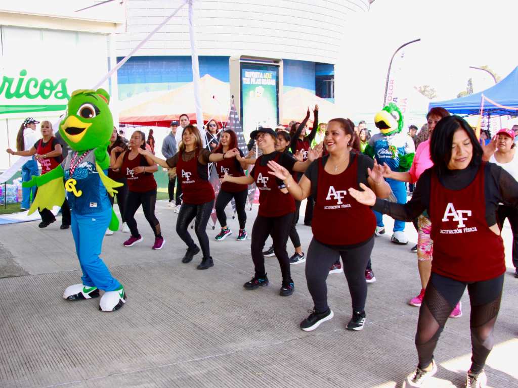 Participan activadoras físicas del IMDP en feria gratuita “Safe por la salud”
