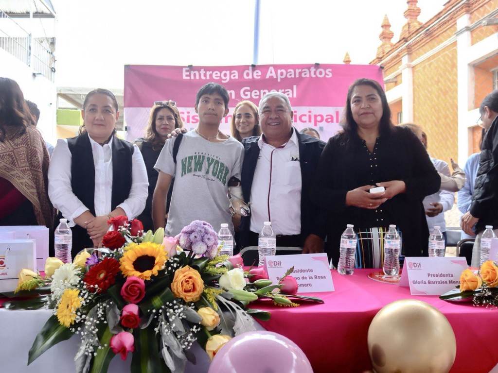 DIF de Amozoc entrega aparatos ortopédicos y prótesis a ciudadanos 