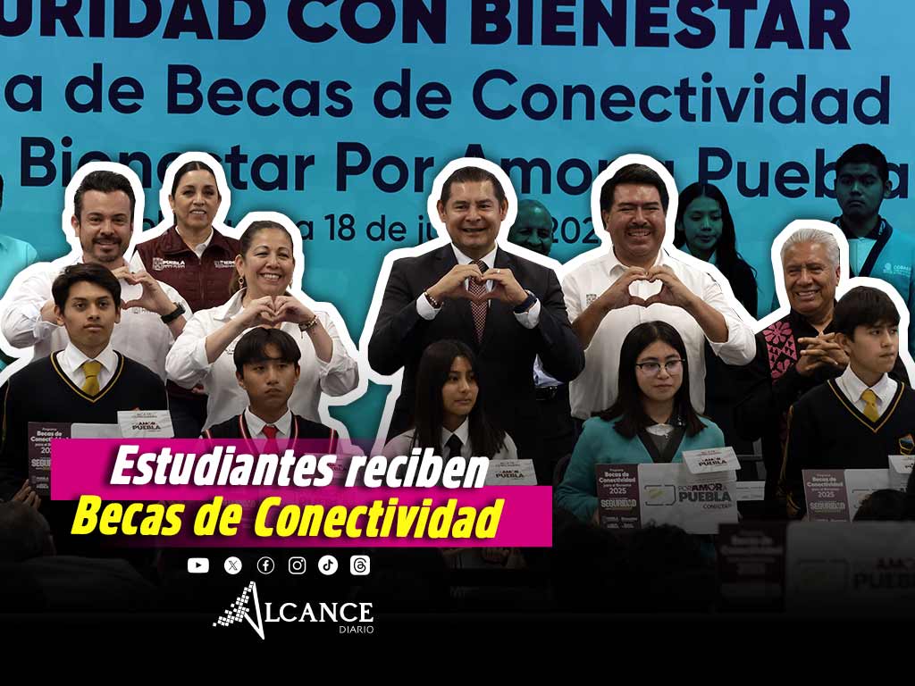 Gobierno entrega 79 mil Becas de Conectividad a estudiantes de Puebla