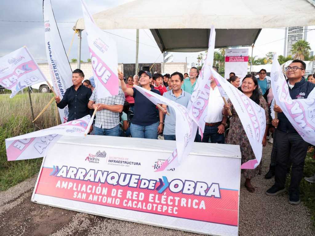 Realizan ampliación de red eléctrica en San Antonio Cacalotepec