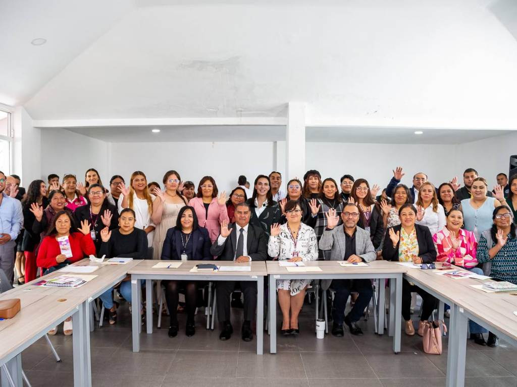 Capacita SMDIF en materia jurídica a presidentas de los subsistemas de juntas auxiliares