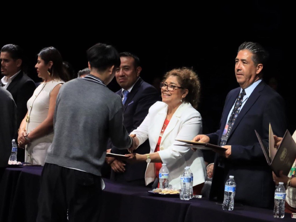 Preside Tere Alfaro graduación de la Escuela Secundaria Técnica No 51