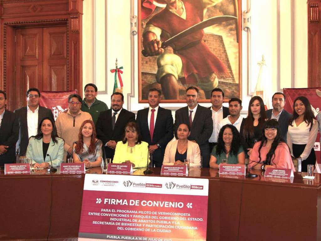 Buscan transformar desechos en fertilizante para campesinos de Puebla