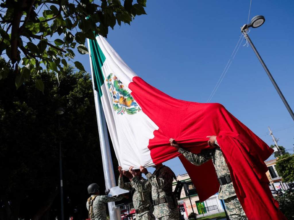 Lupita Cuautle reafirma valores cívicos y de legalidad en ceremonia
