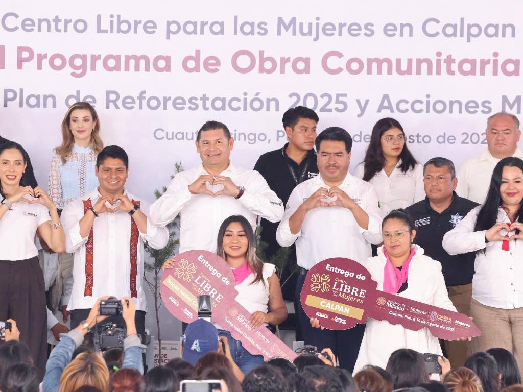 Entregan las llaves de los Centros LIBRE de Santa Isabel Cholula y Calpan