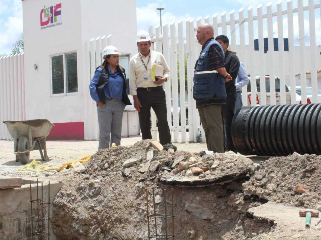 Contraloría Municipal supervisa avance de obras del colector pluvial en CMERI de SMDIF