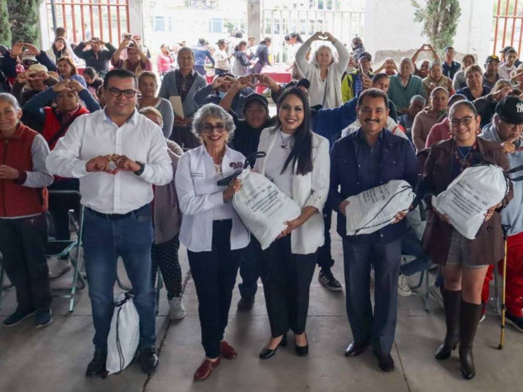 Entregan apoyos alimentarios a sectores vulnerables en San Pedro Cholula