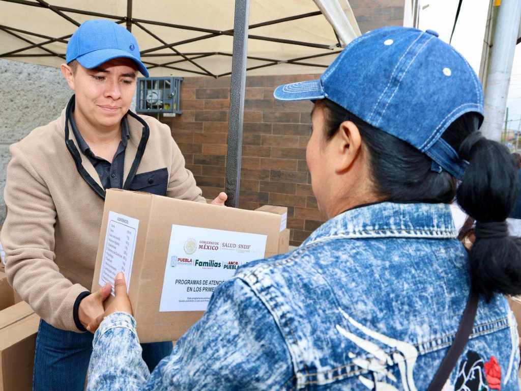 SEDIF entrega despensas a grupos vulnerables de Puebla capital