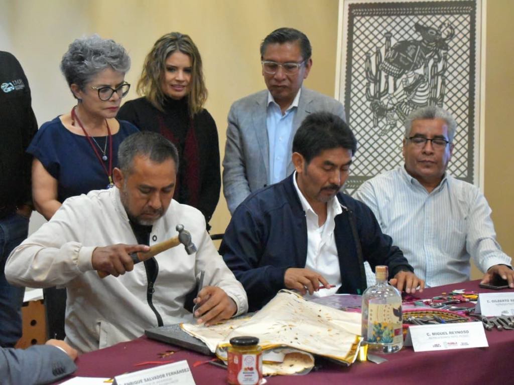 Impulsa José Luis Figueroa reconocimiento al papel picado de Huixcolotla