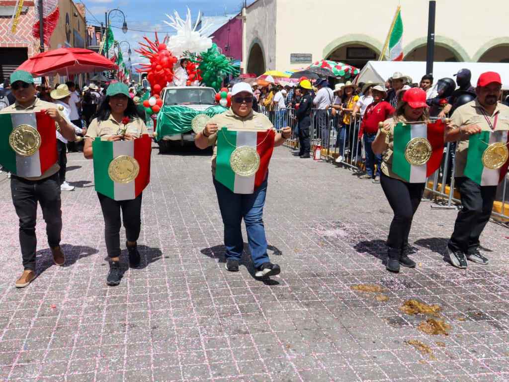 Con el tradicional Desfile de Independencia cierran las fiestas patrias en San Pedro Cholula