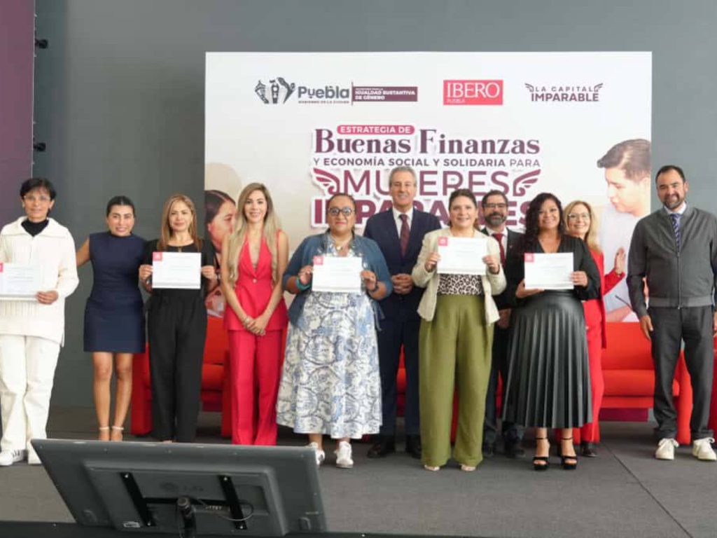 Entregan reconocimientos “Mujeres Imparables” a 200 emprendedoras de Puebla