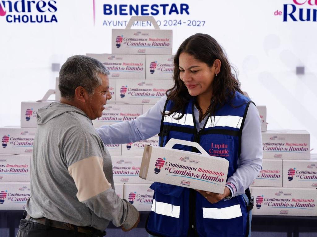 500 familias son beneficiarias con entrega de focos ahorradores en San Andrés Cholula