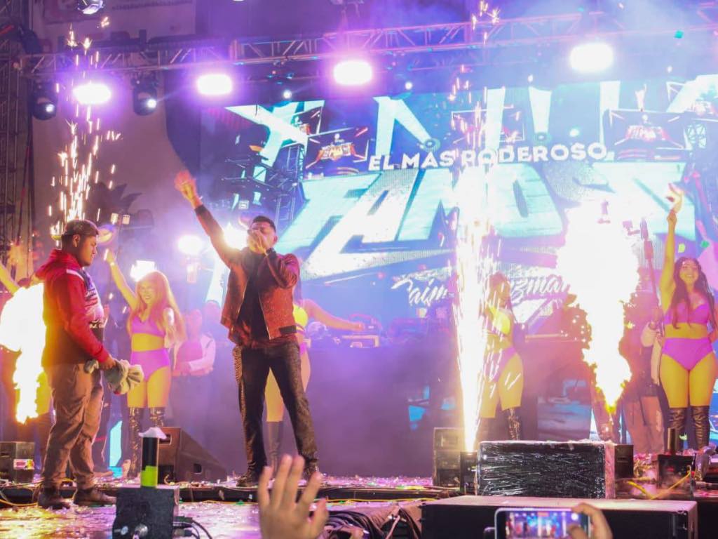 Sonido Famoso pone a bailar a miles en la Gran Feria de Cholula