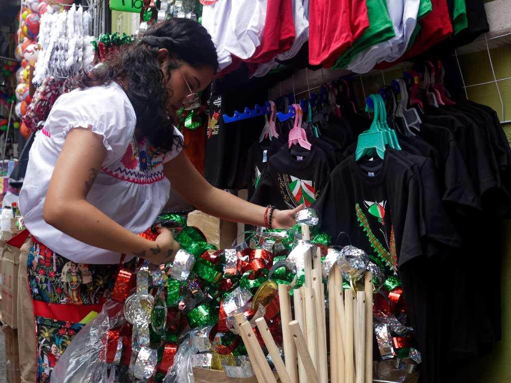 Los adornos patrios para celebrar este 15 de septiembre ya llegaron a Puebla