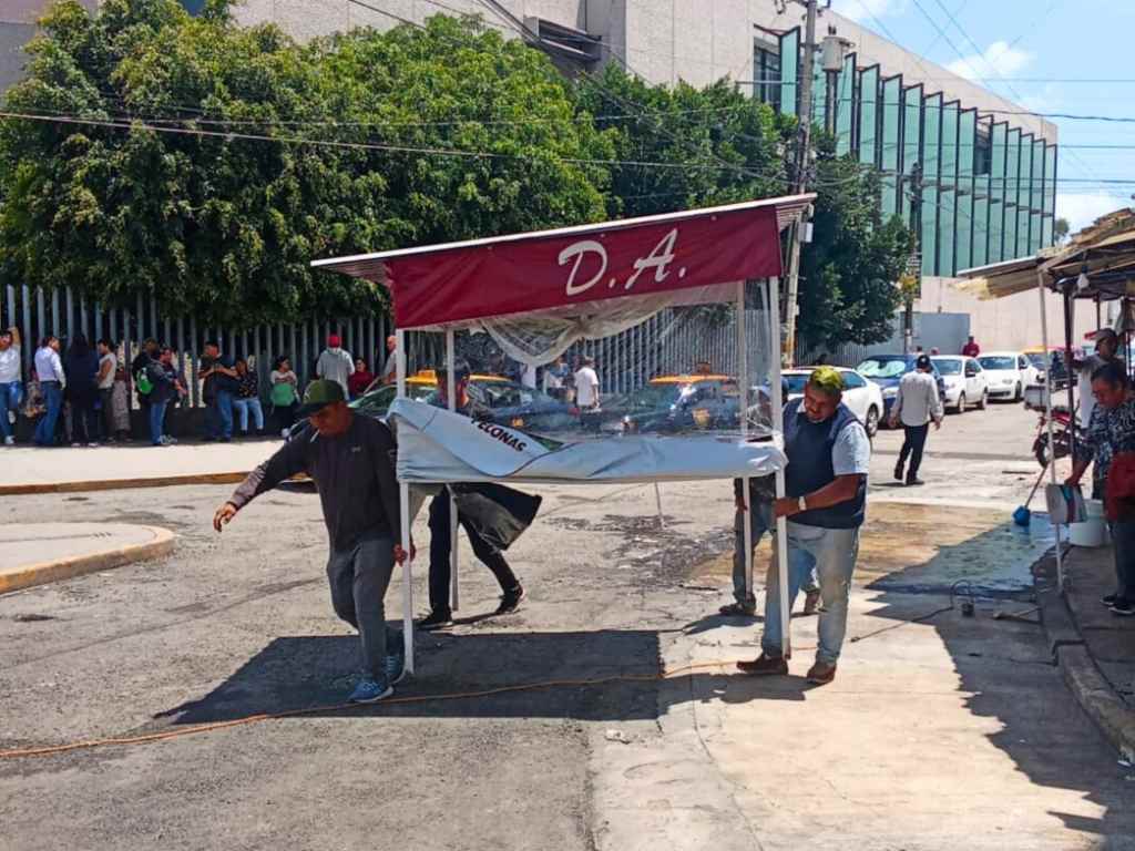 Impiden construcción de estructuras ilegales de comerciantes en La Margarita
