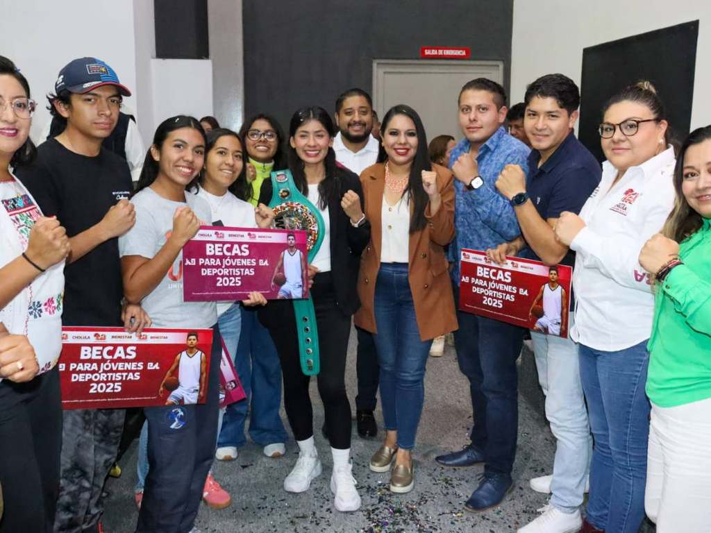 Entregan becas a jóvenes deportistas y universitarios de San Pedro Cholula