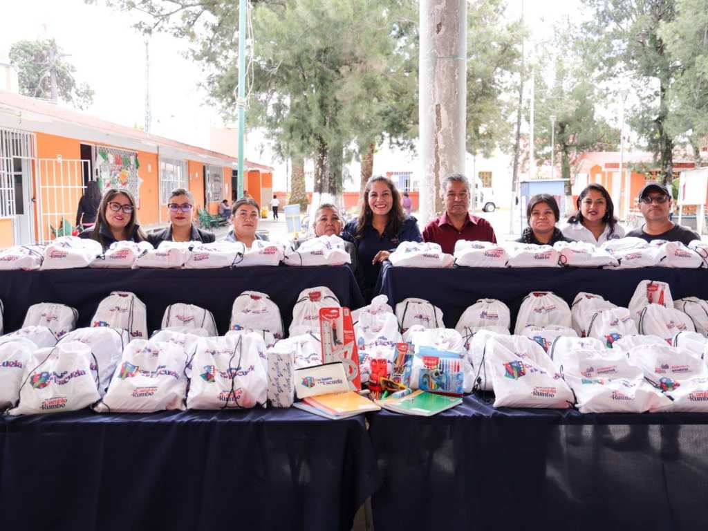 Garantizan útiles escolares estudiantes de primaria en San Andrés Cholula