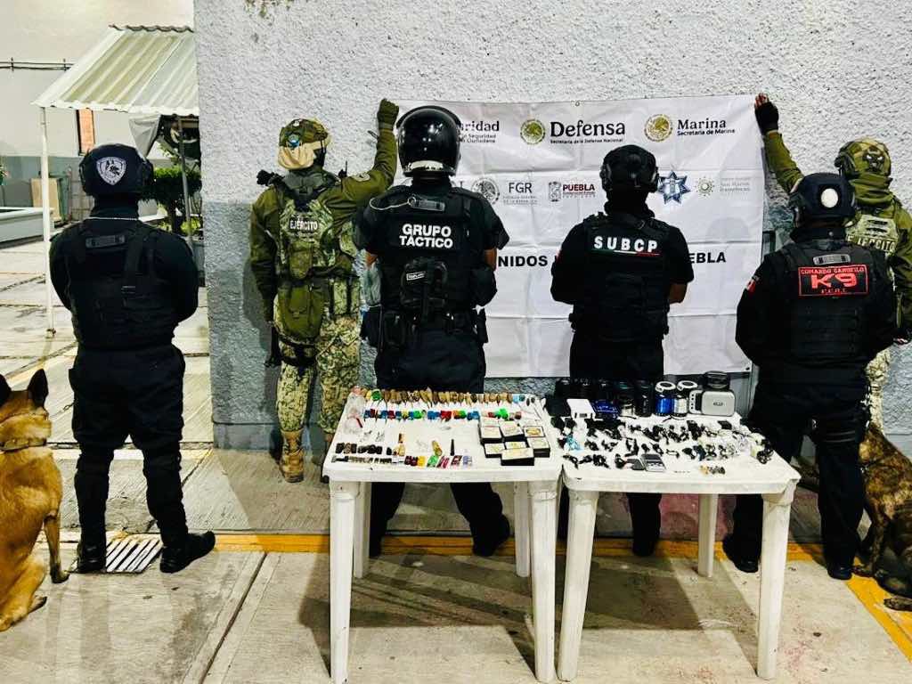 Realizan operativos simultáneos en penales de Tepexi y San Pedro Cholula