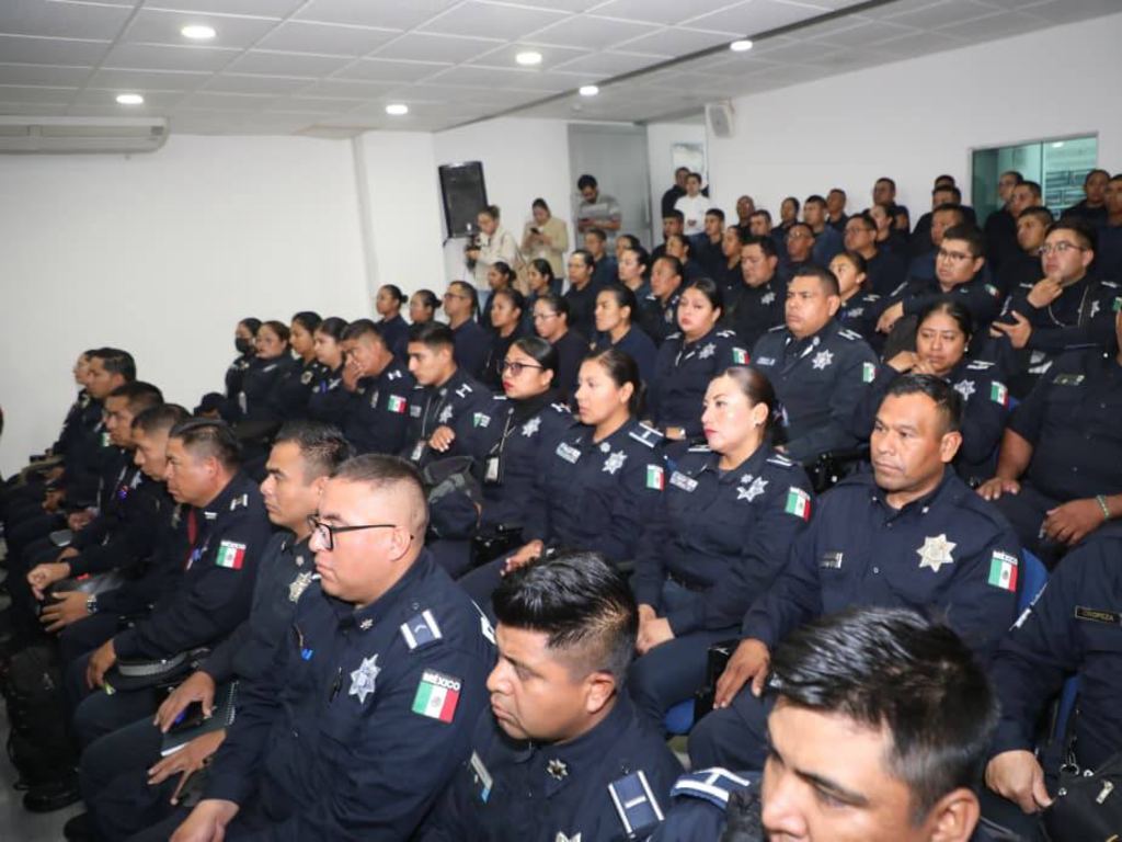 Realizan ceremonia de clausura de capacitación a policías de la ciudad