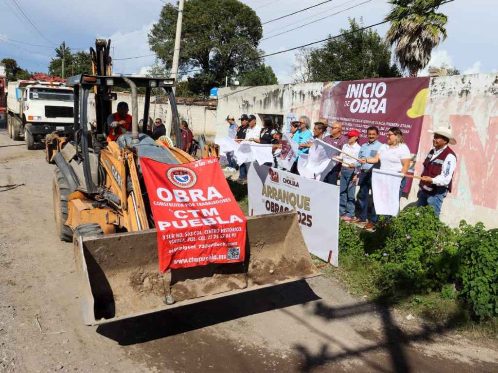 Gobierno Municipal de San Pedro Cholula continúa rehabilitando vialidades