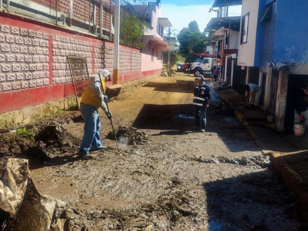 Apoya Agua de Puebla con limpieza y desazolve a comunidades afectadas de la Sierra Norte