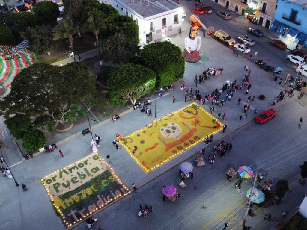 Inauguran en Amozoc la primera Catrina y Tapete Monumental por Día de Muertos