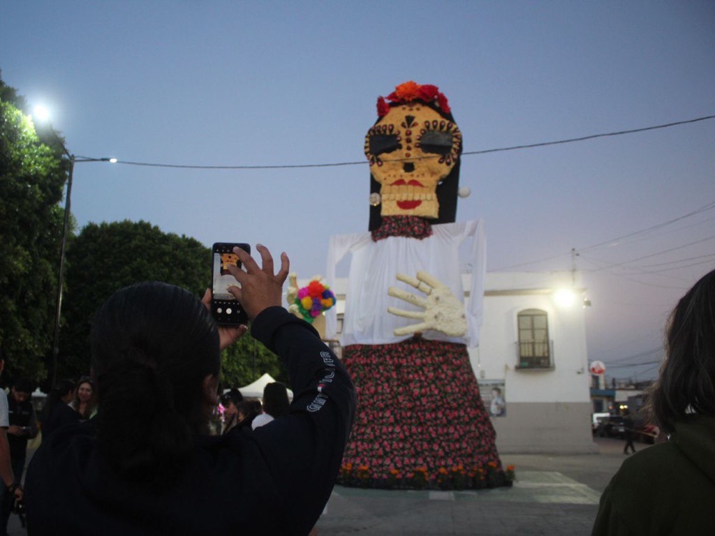 Inauguran en Amozoc la primera Catrina y Tapete Monumental por Día de Muertos