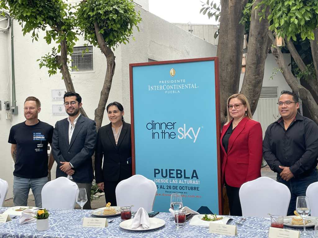 Dinner in the Sky llega a Hotel Presidente Intercontinental Puebla: una experiencia gastronómica a 45 metros de altura 