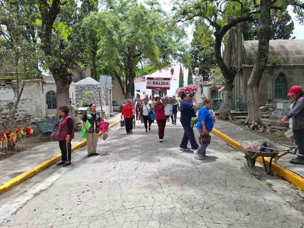 Esperan más de 82 mil visitantes en el Panteón Municipal de Puebla durante Día de Muertos