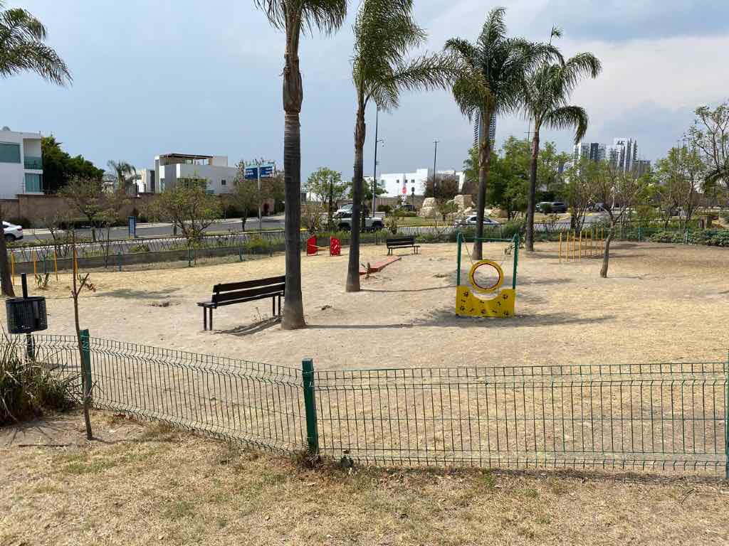 Parque del Teatro, el lugar ideal para que pasees con tu lomito