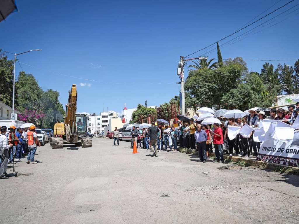 Inician pavimentación con concreto asfáltico en la Unidad Habitacional VW 2 de Cuautlancingo