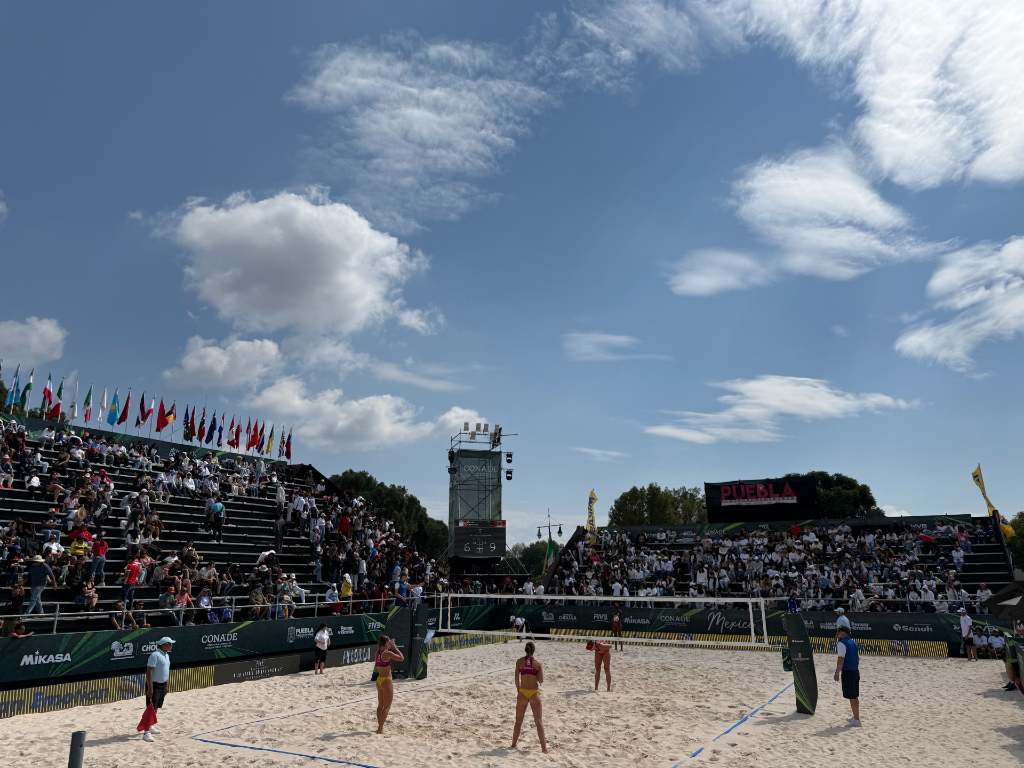 Mundial de voleibol de playa sub-21 en Puebla reúne a cientos de visitantes