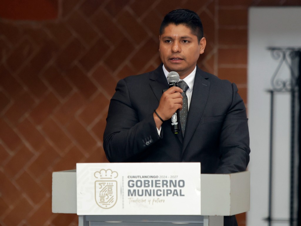Rehabilitación de espacios públicos y 35 intervenciones en calles, destaca Omar Muñoz