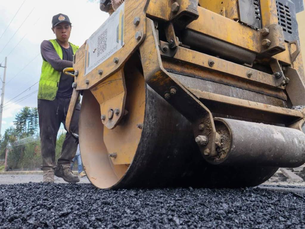 Con programa Transformación en Marcha dan mantenimiento a la 13 Poniente en Cholula