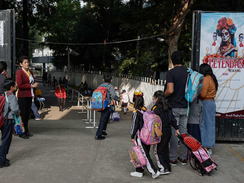 Regresan a clases presenciales alumnos de la Sierra Norte