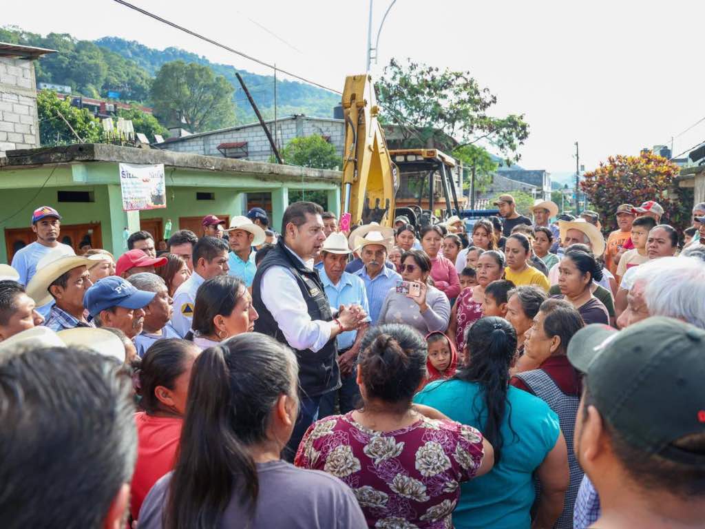 Recorre Armenta zona afectada de Chincontla, Jopala; volverá el lunes a supervisar apoyo