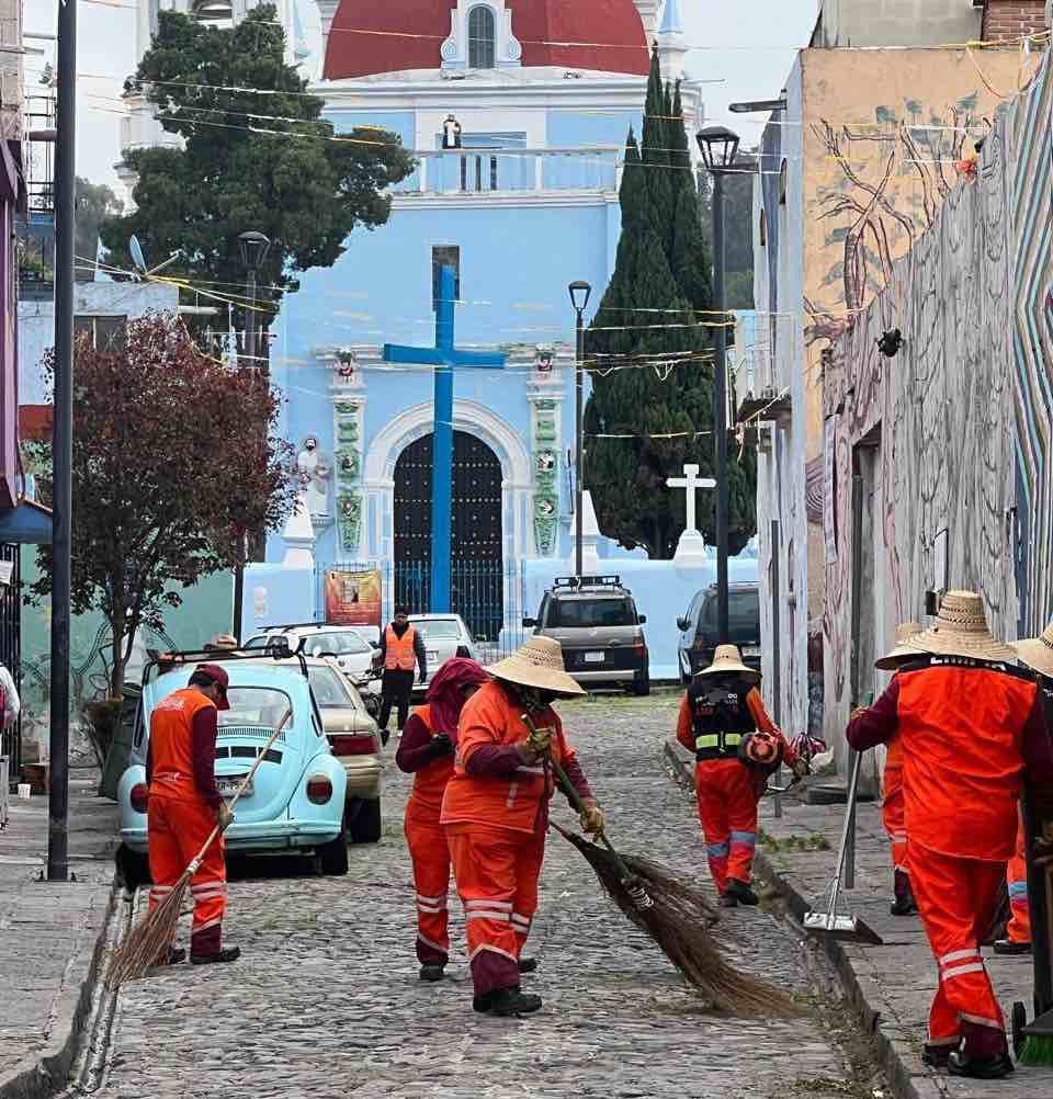 Limpiando bien barrios de Puebla