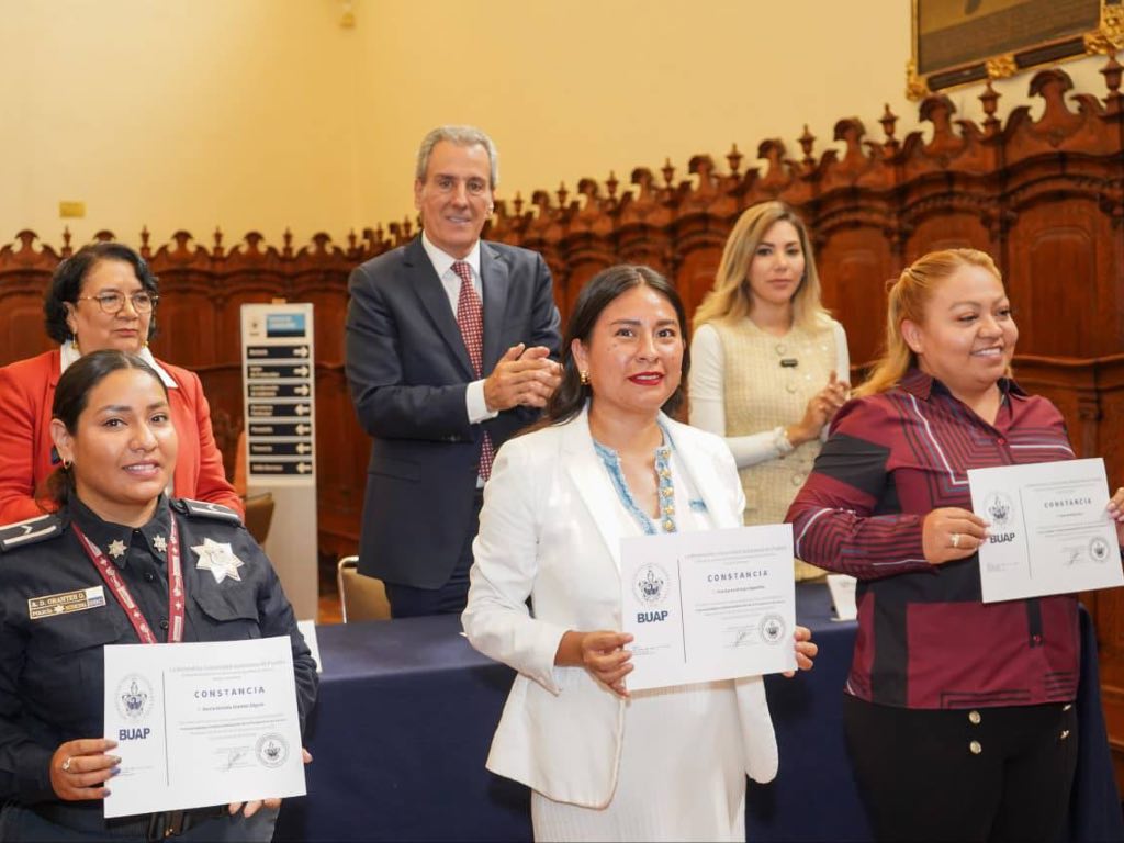 Recibe personal del Ayuntamiento constancias tras participar en curso de perspectiva de género