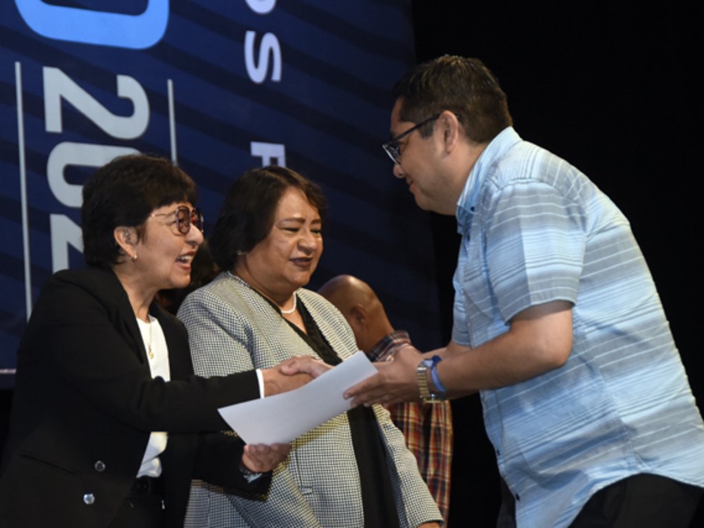 Entrega BUAP reconocimientos por antigüedad a docentes y personal administrativo