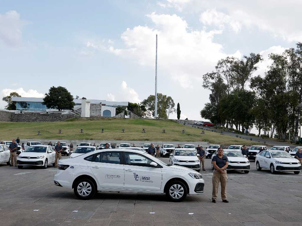 Entregarán 50 vehículos más para la FGE en 2026; cinco serán para el SEMEFO 