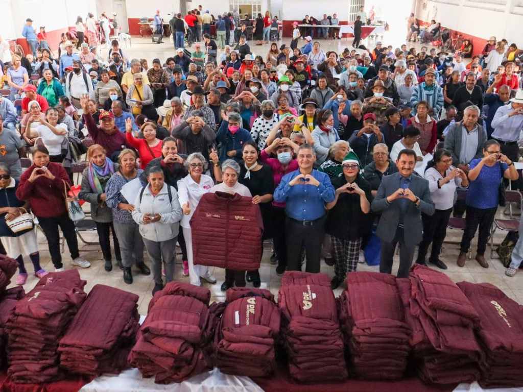 Inicia el programa Abrigando Cholula en Santiago Momoxpan