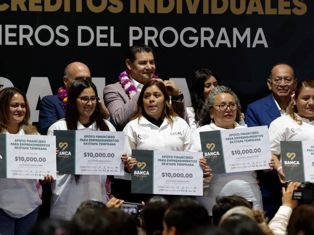 Seis años vamos a dedicar a empoderar mujeres: Armenta entrega programa Banca de la Mujer