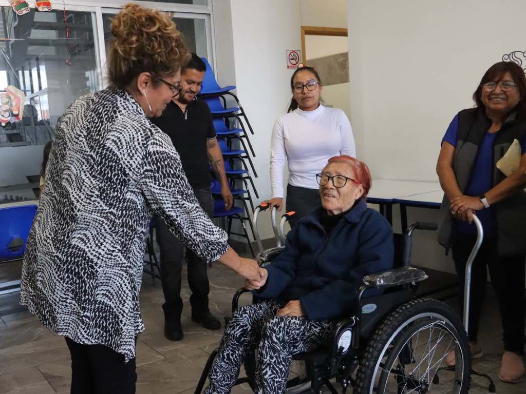 Benefician a personas en situación de vulnerabilidad en Cuautlancingo con aparatos funcionales 