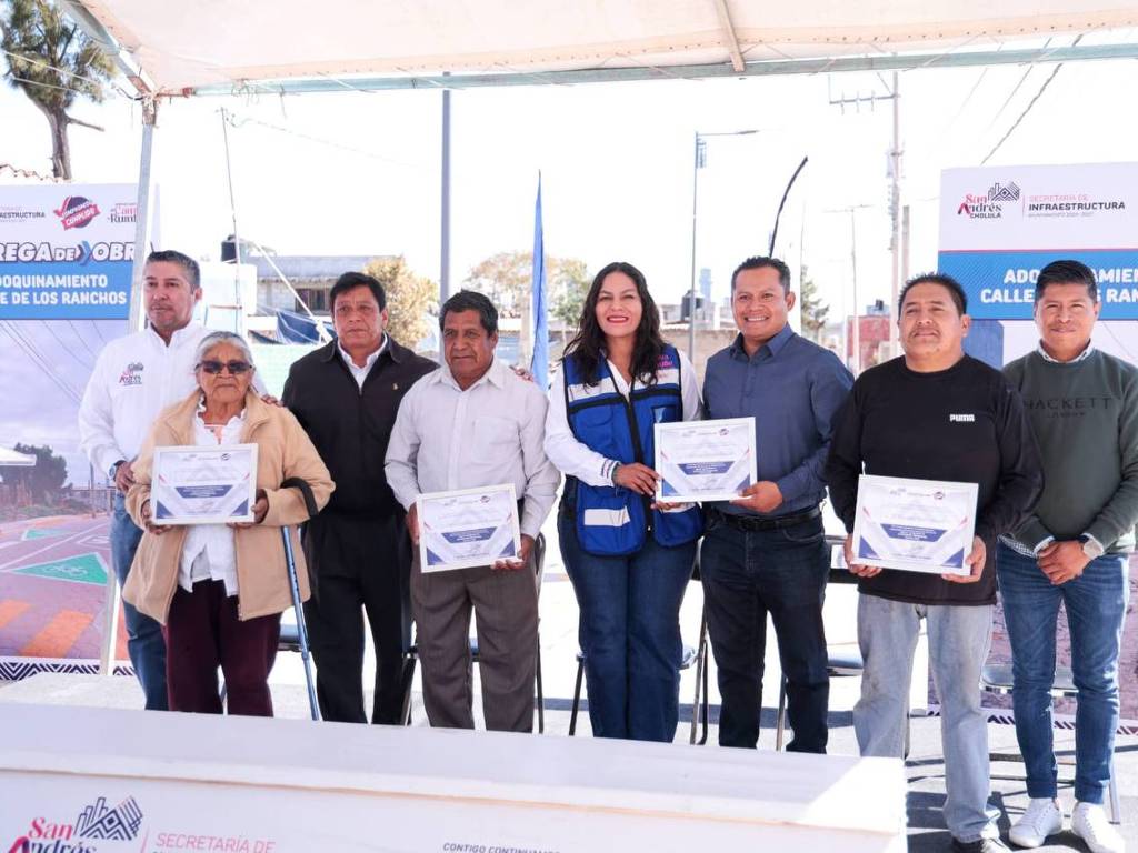 Entrega Lupita Cuautle adoquinamiento en San Bernardino Tlaxcalancingo