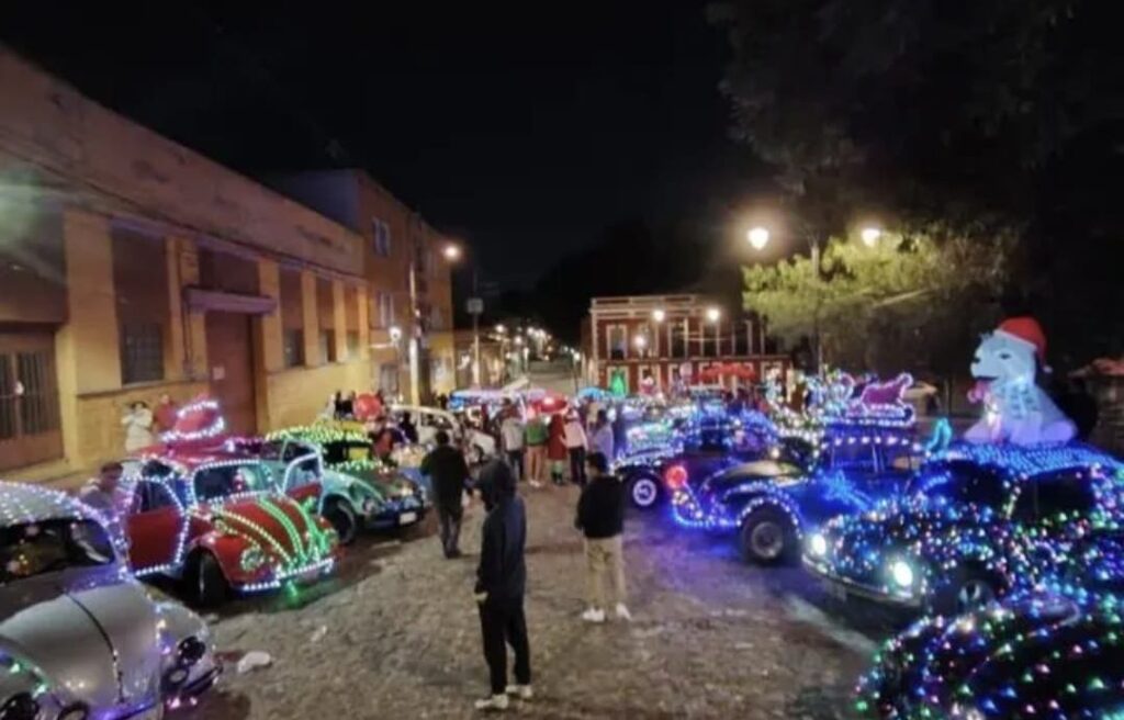 Vochos y combis iluminaran Puebla con caravana navideña gratuita